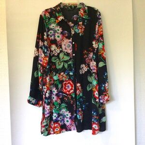 Women’s tunic shirt long sleeves floral and black